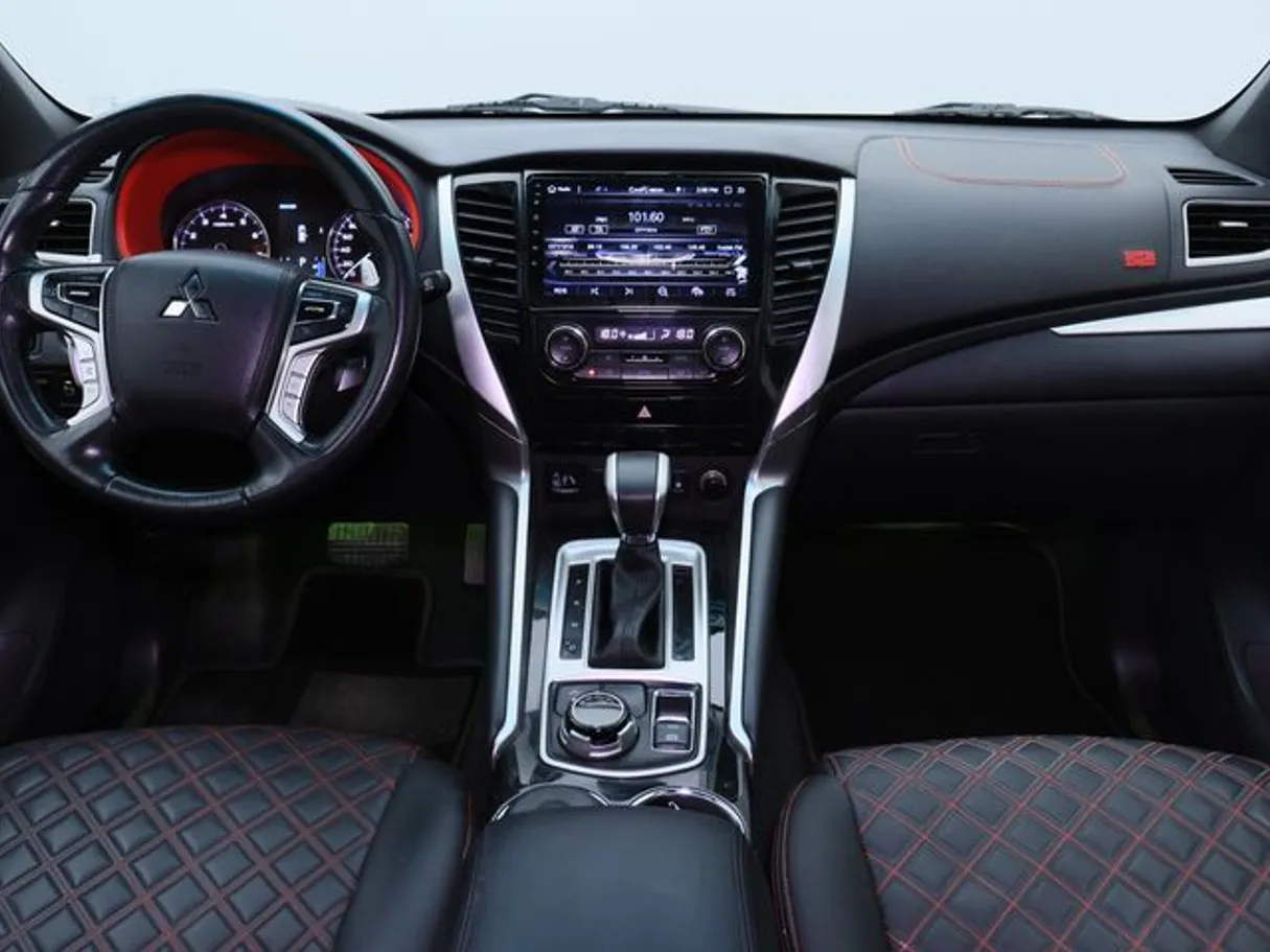 Car image 14