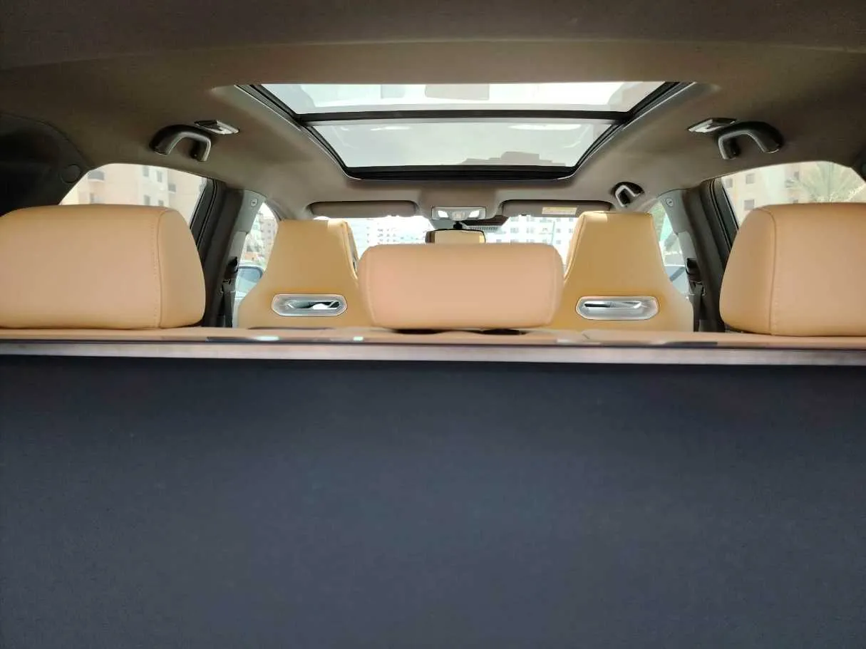 Car image 30