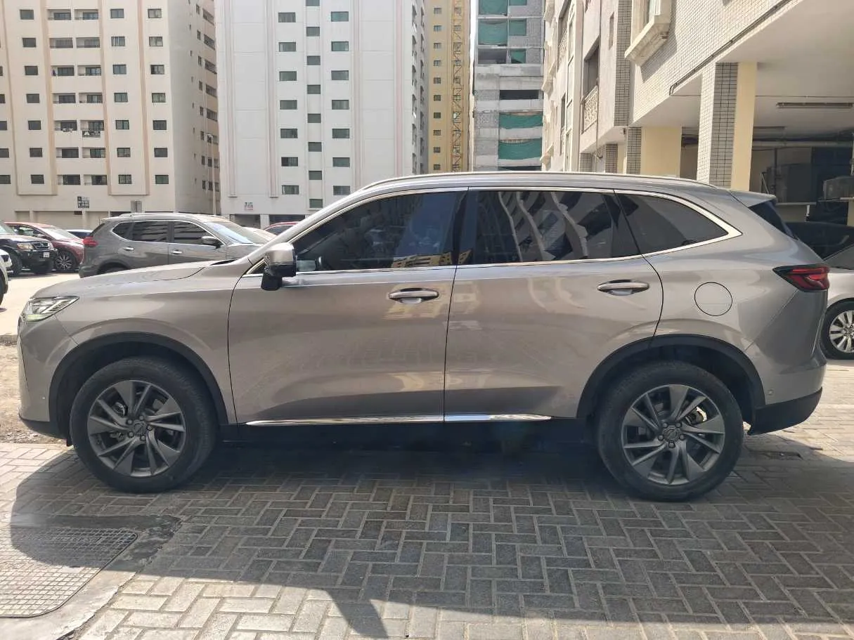 Car image 8