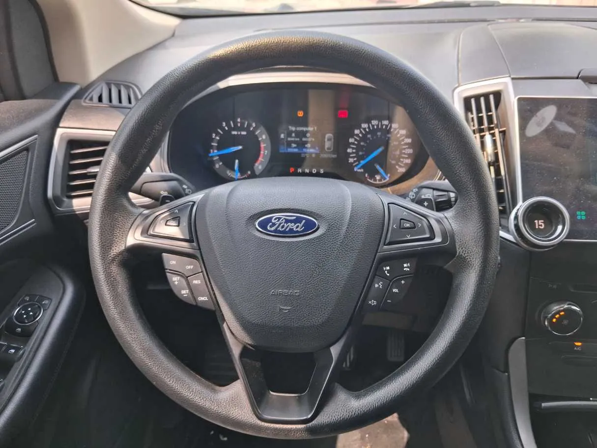 Car image 19