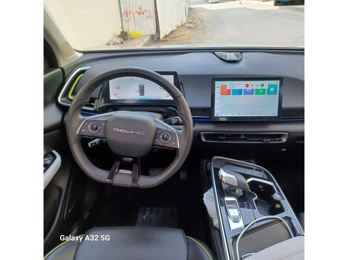 Car image 18