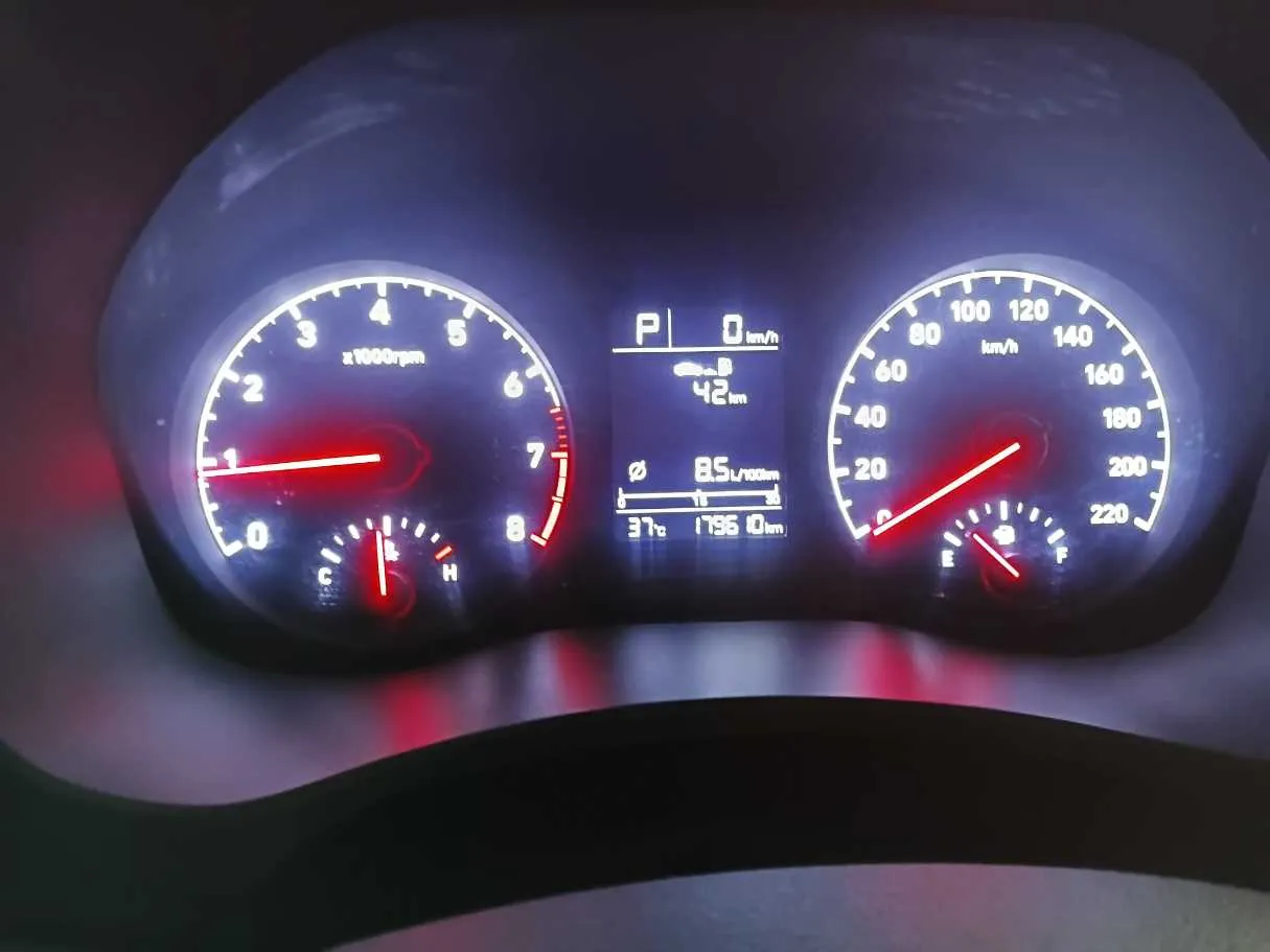 Car image 18
