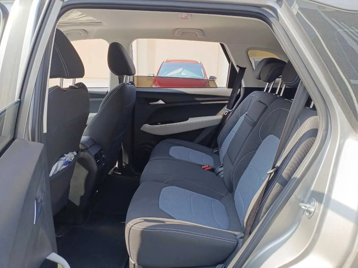 Car image 13