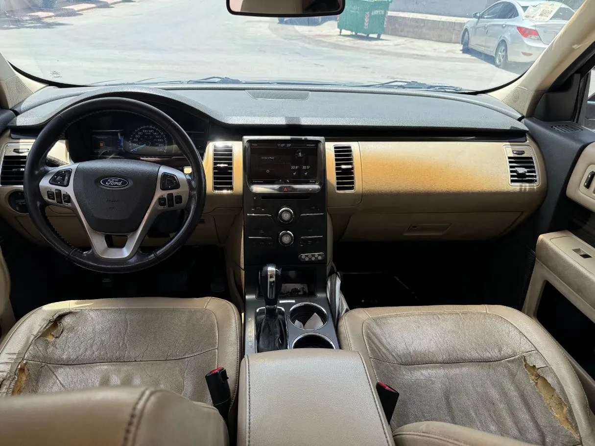 Car image 13