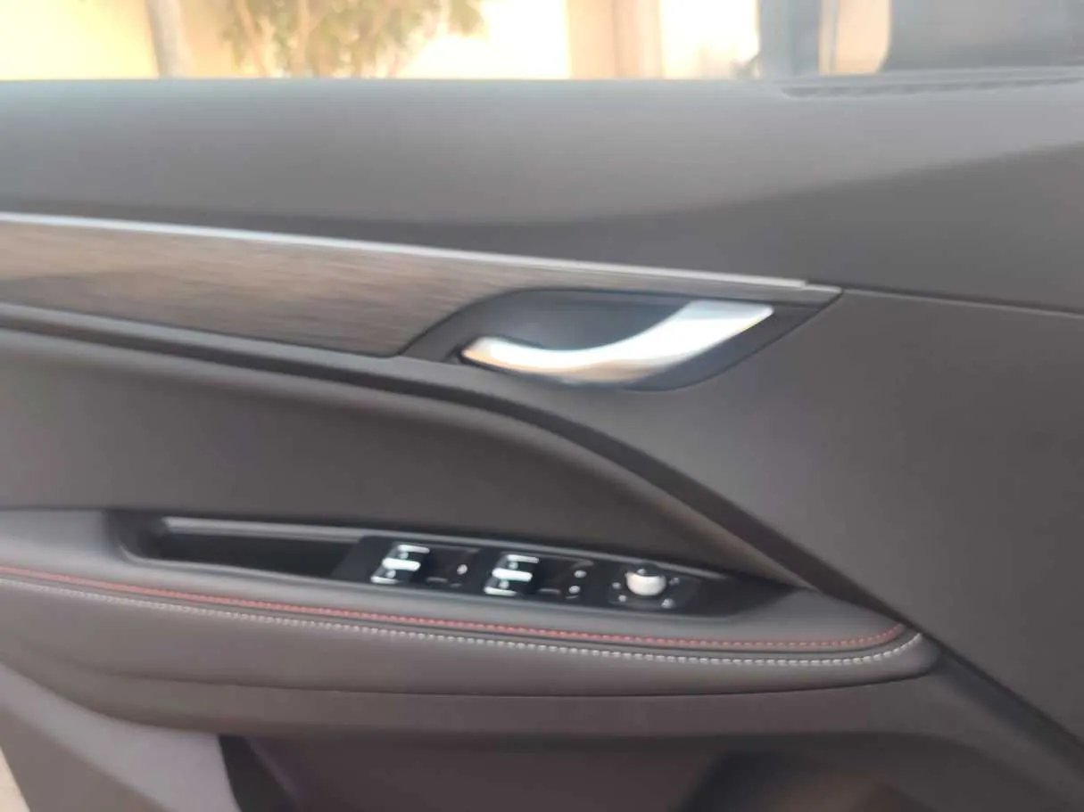 Car image 26