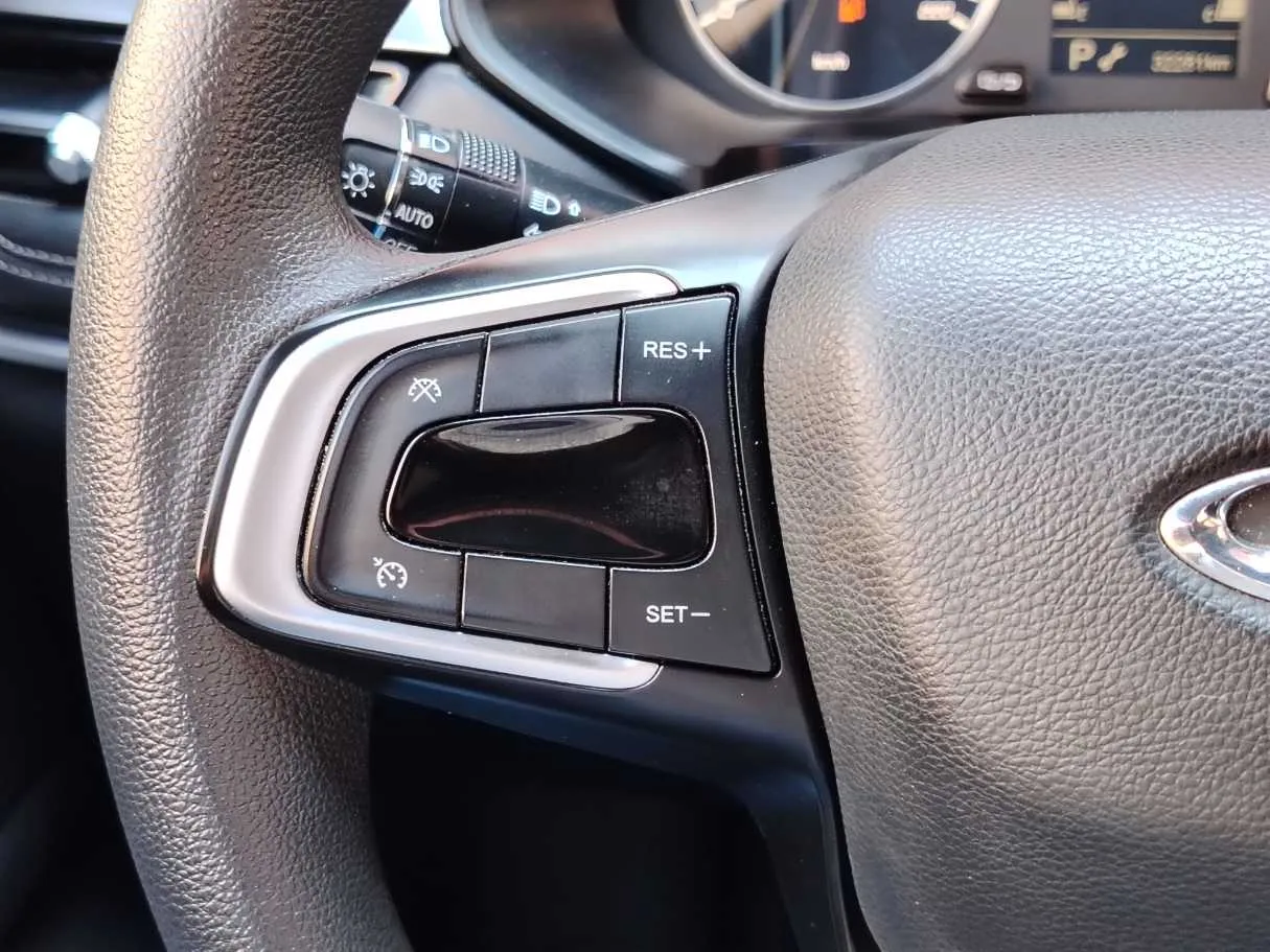 Car image 26