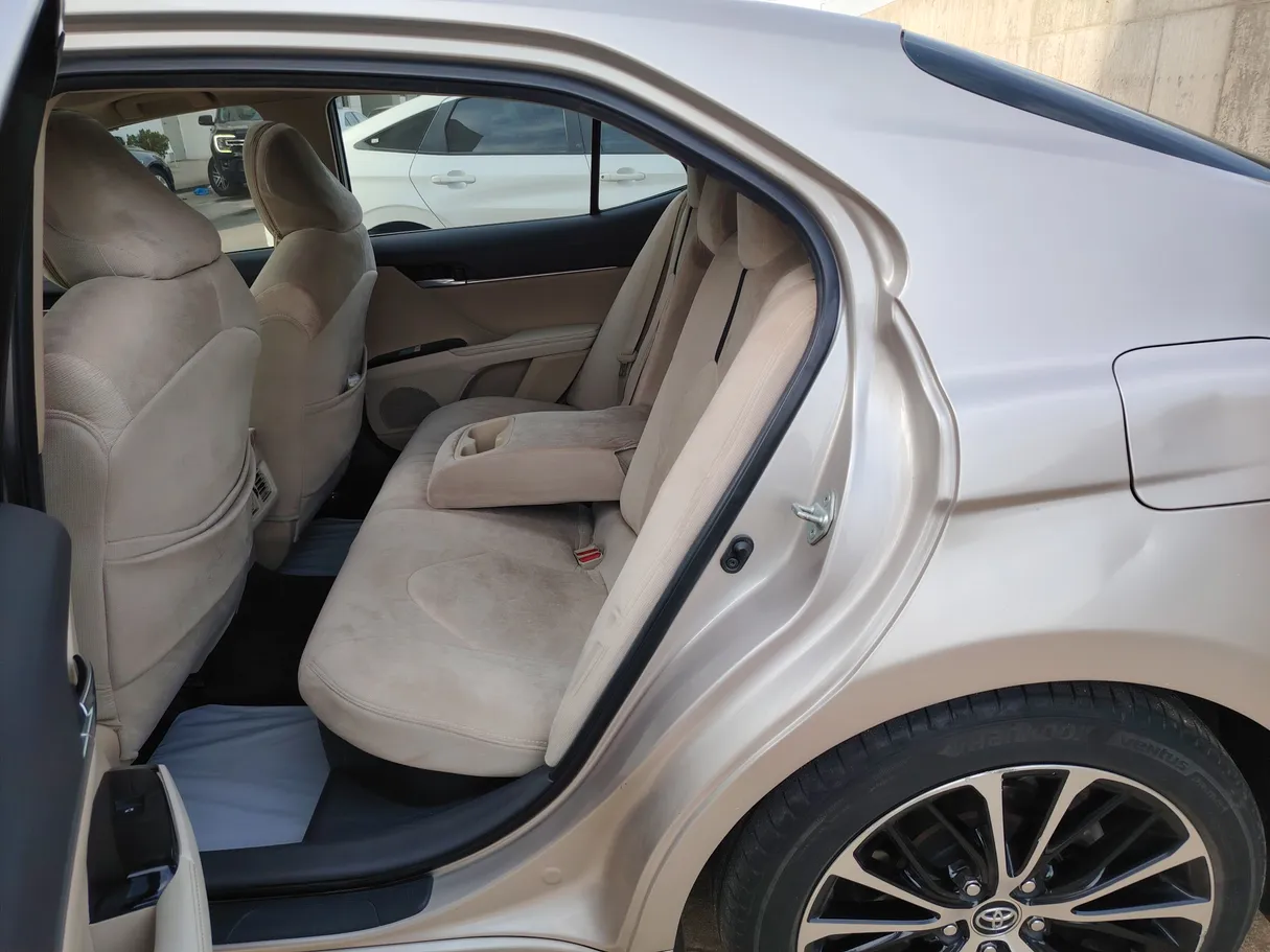 Car image 15