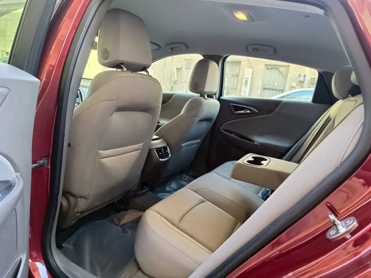 Car image 17