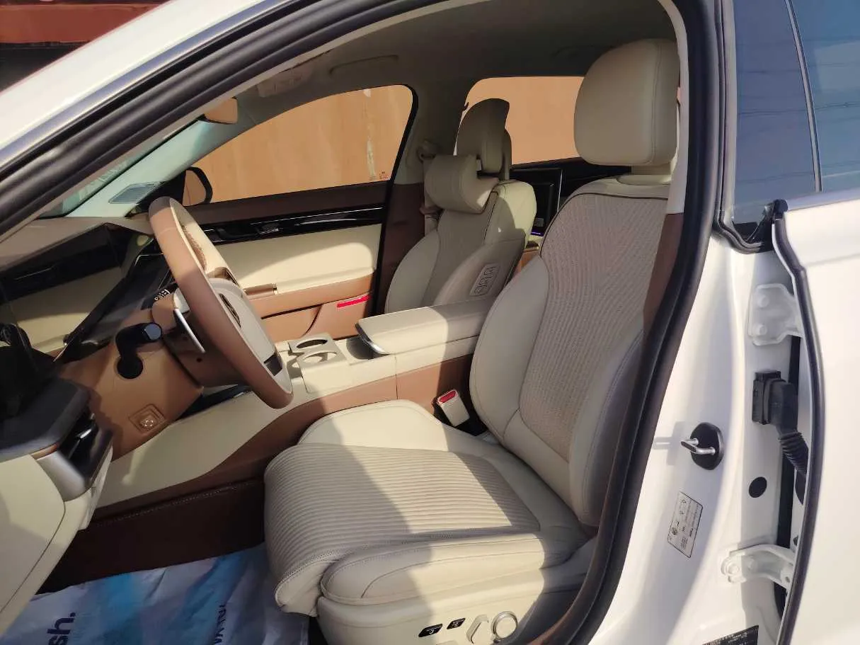 Car image 11