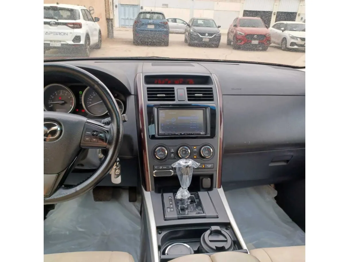 Car image 14