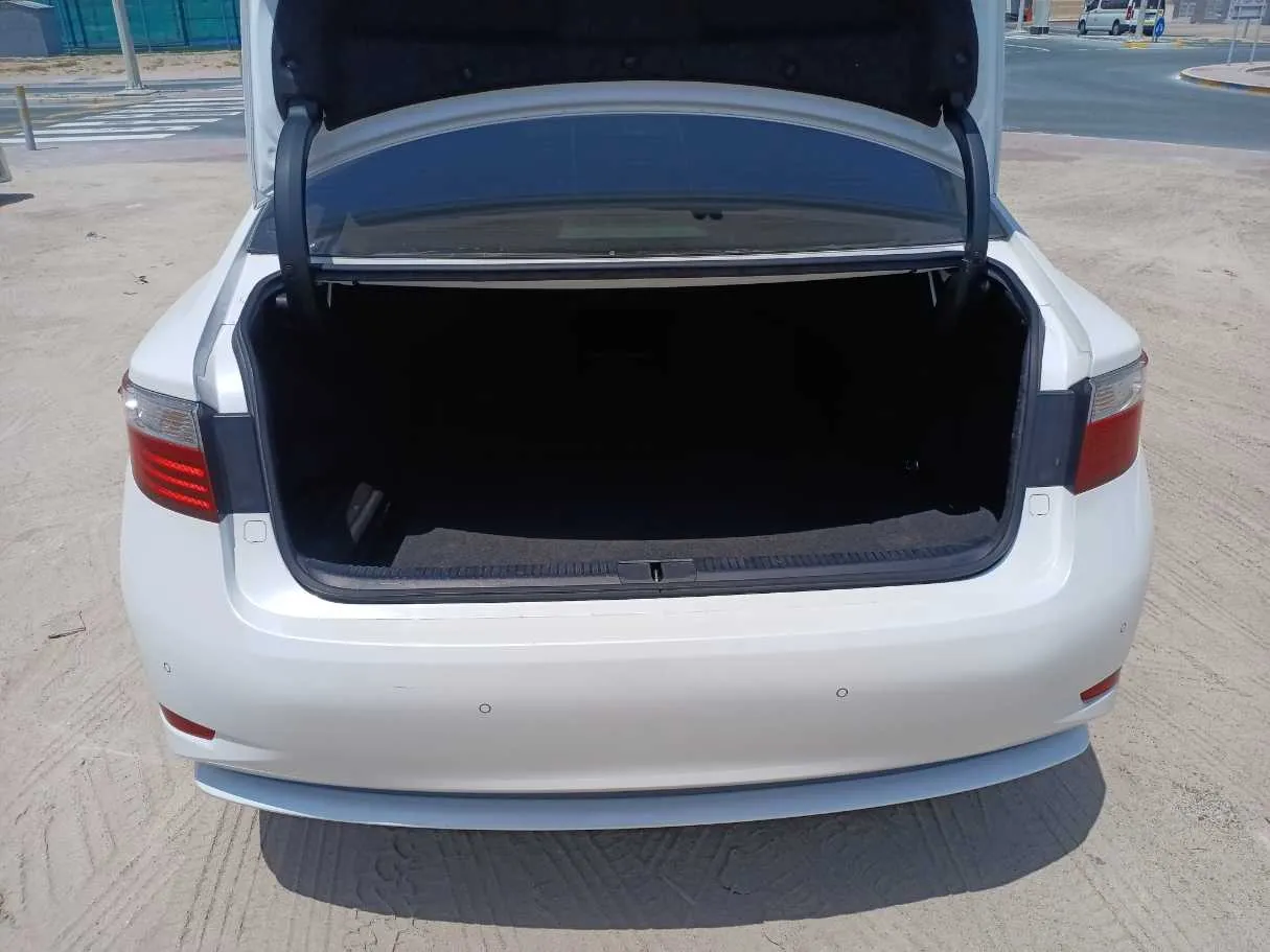 Car image 23