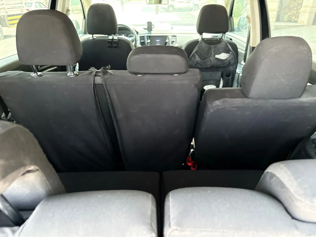 Car image 26