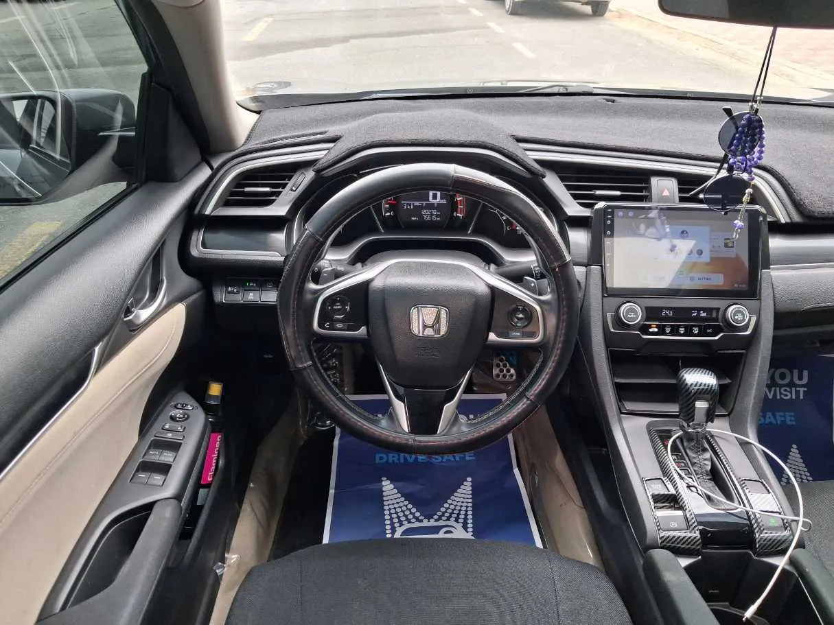 Car image 18