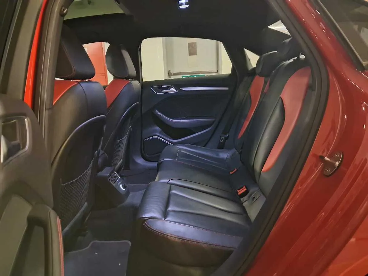 Car image 13