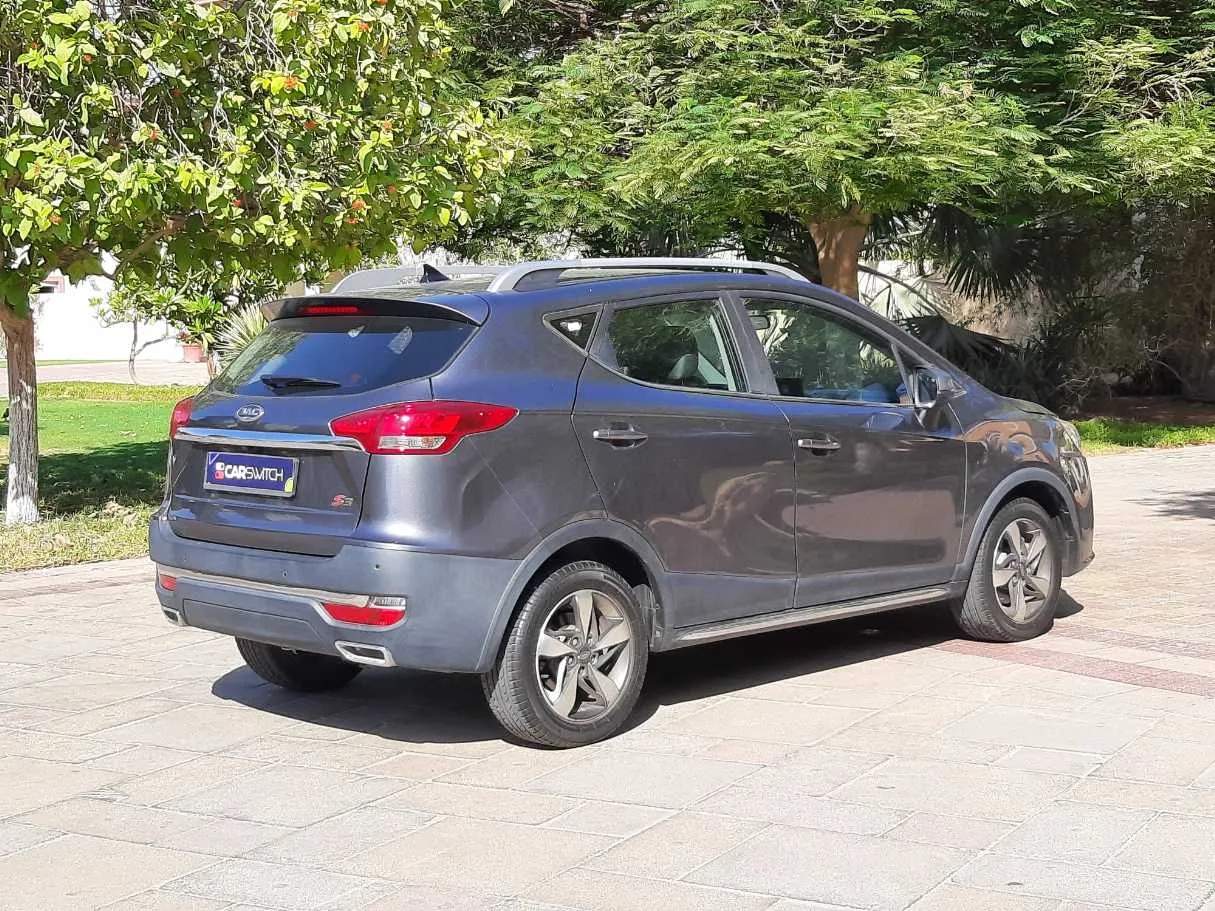 Car image 5