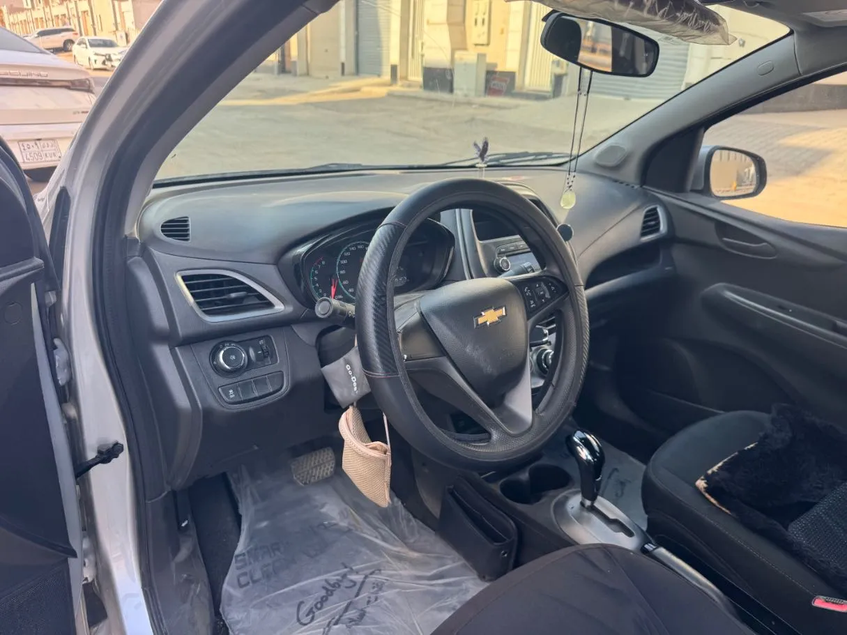Car image 11