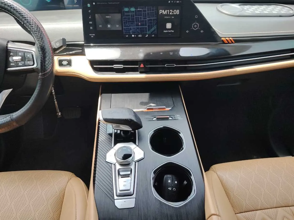 Car image 19