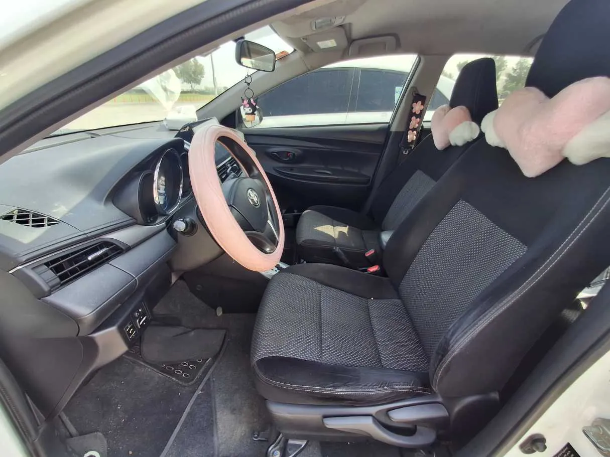 Car image 12