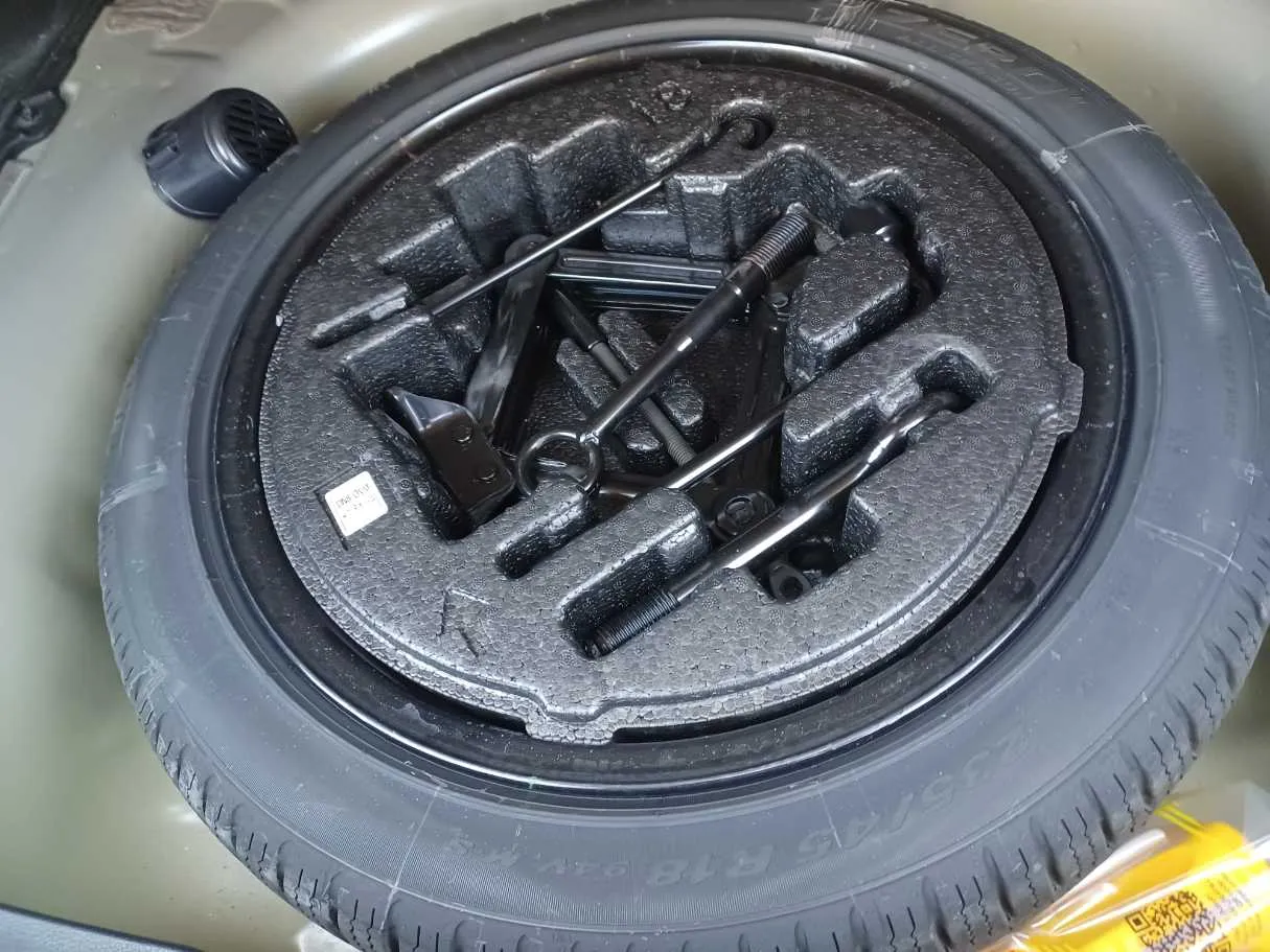 Car image 23