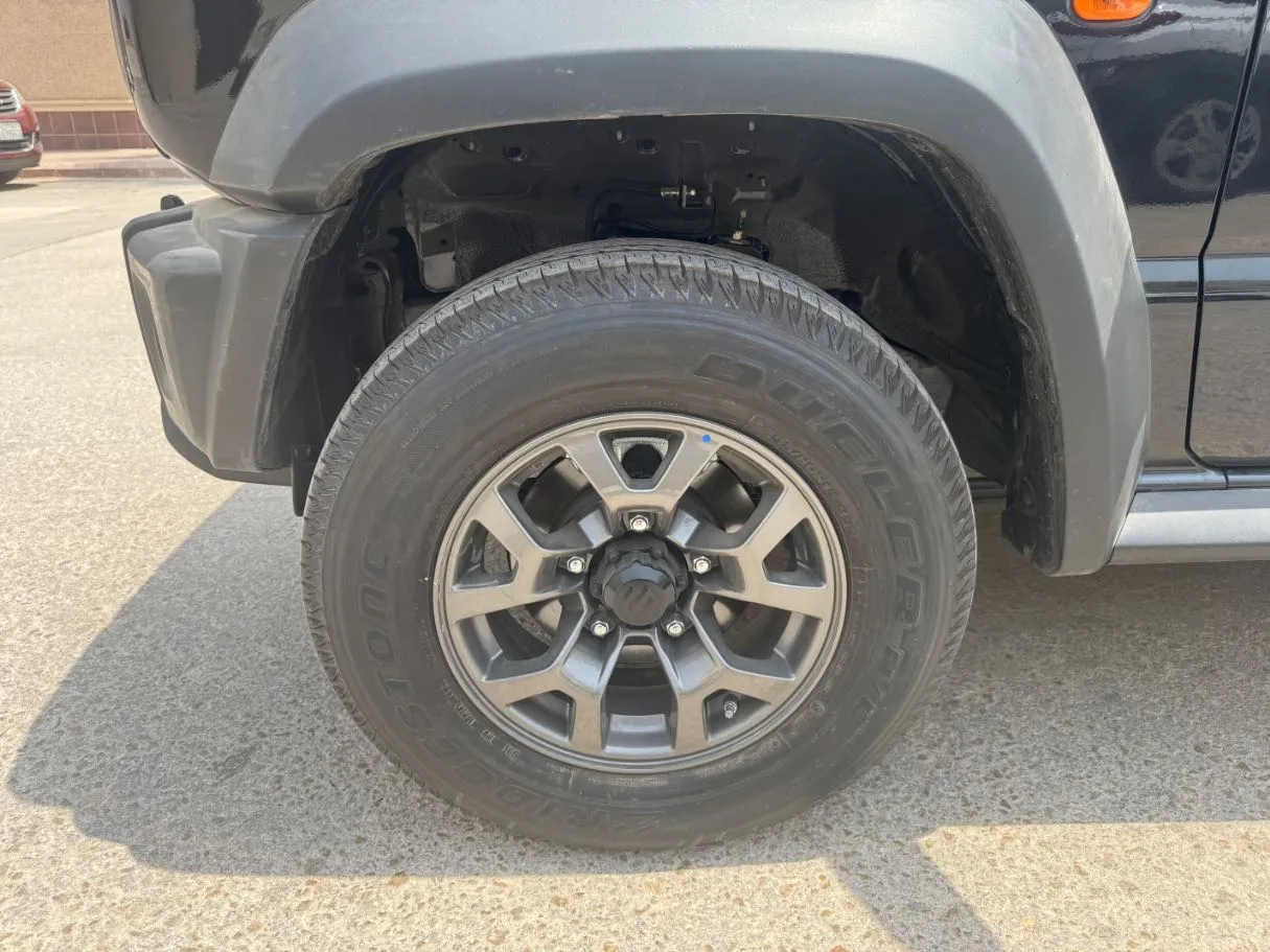 Car image 9