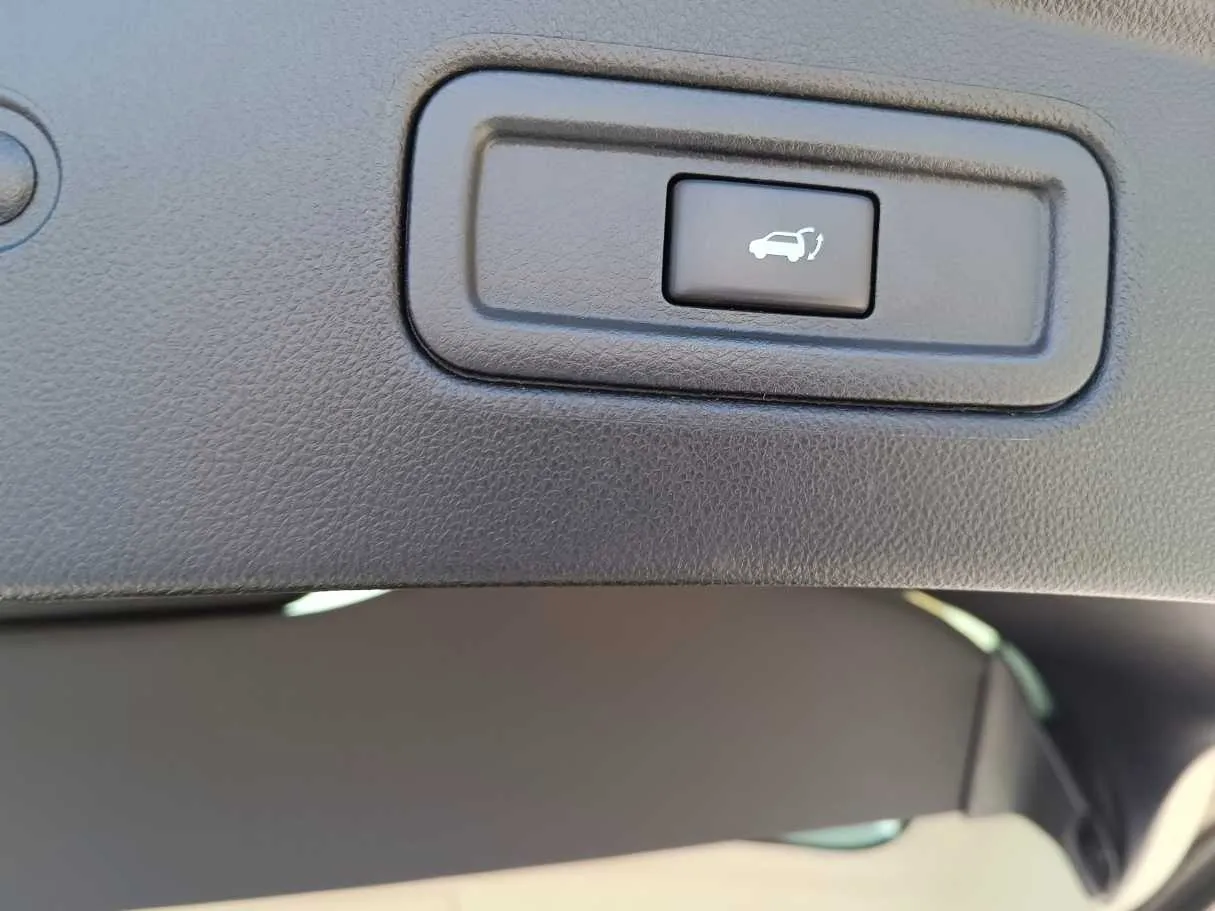 Car image 33