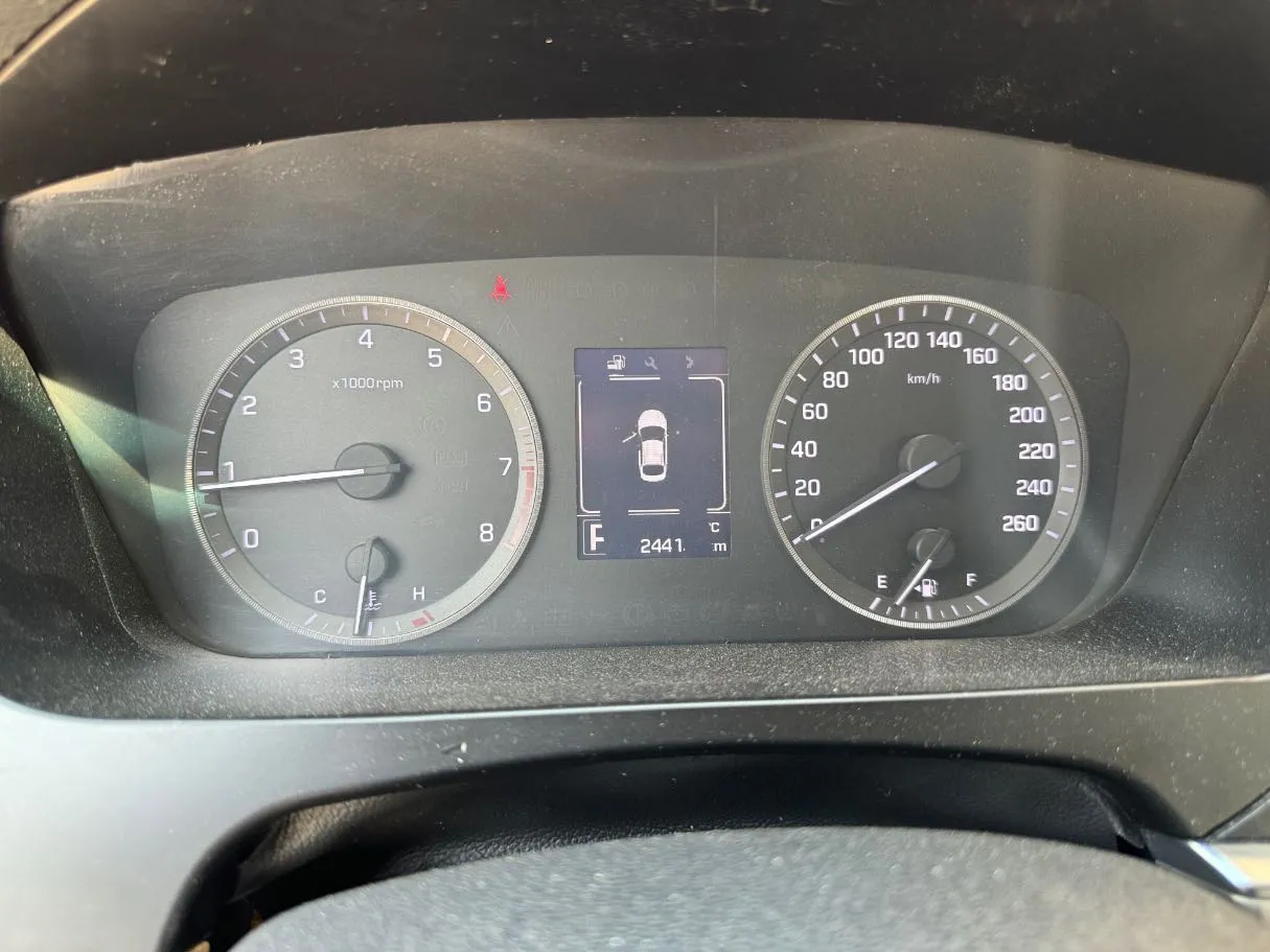 Car image 19