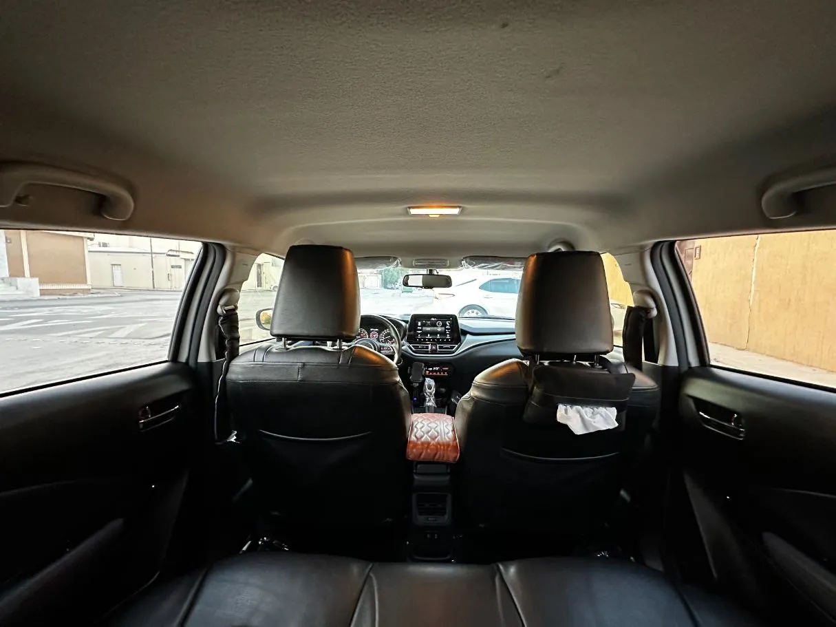 Car image 15