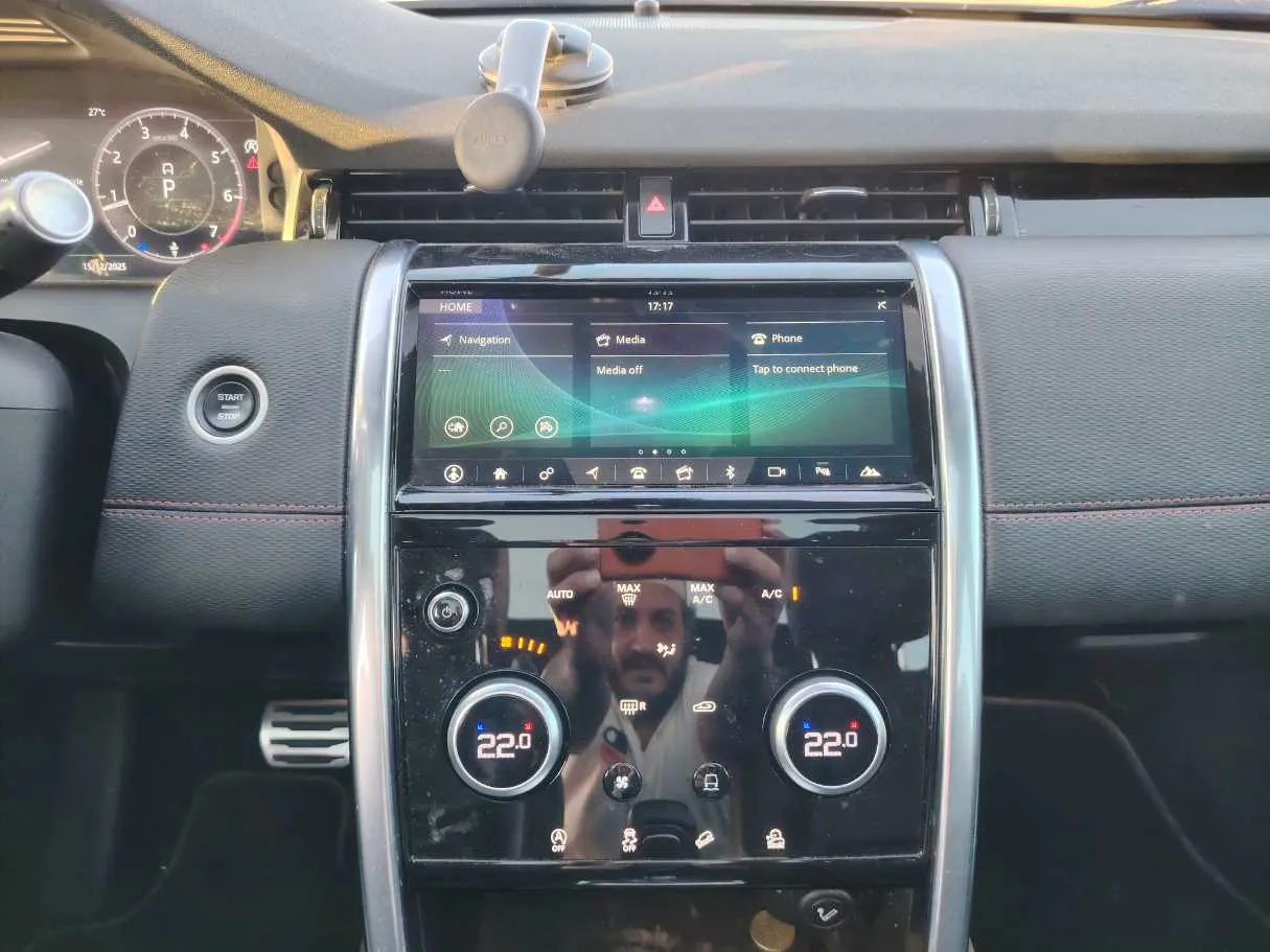 Car image 19