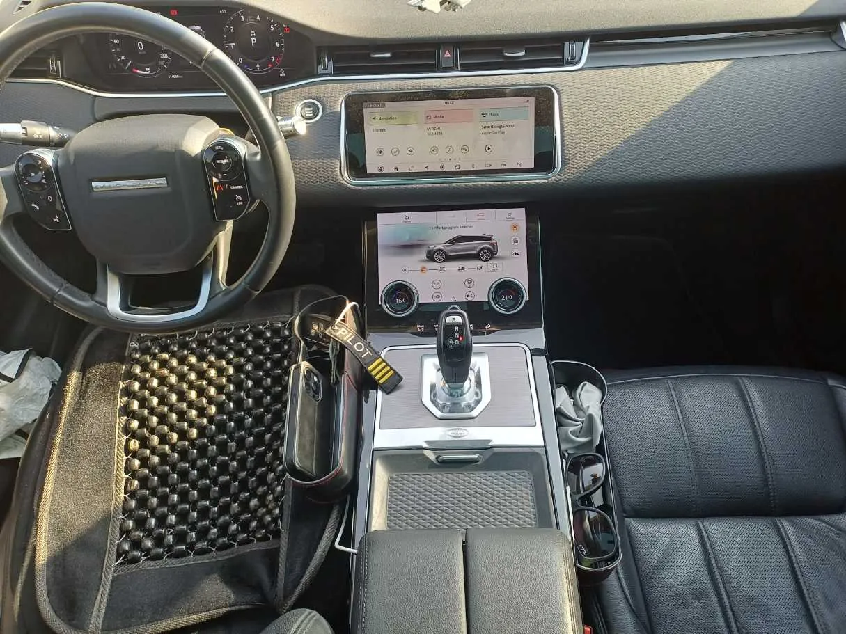 Car image 15