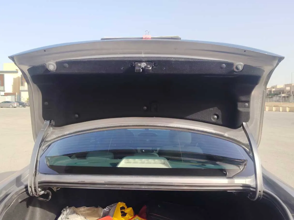 Car image 24