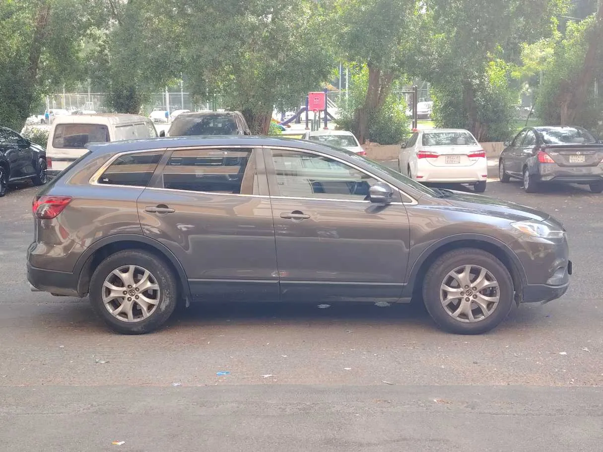 Car image 4