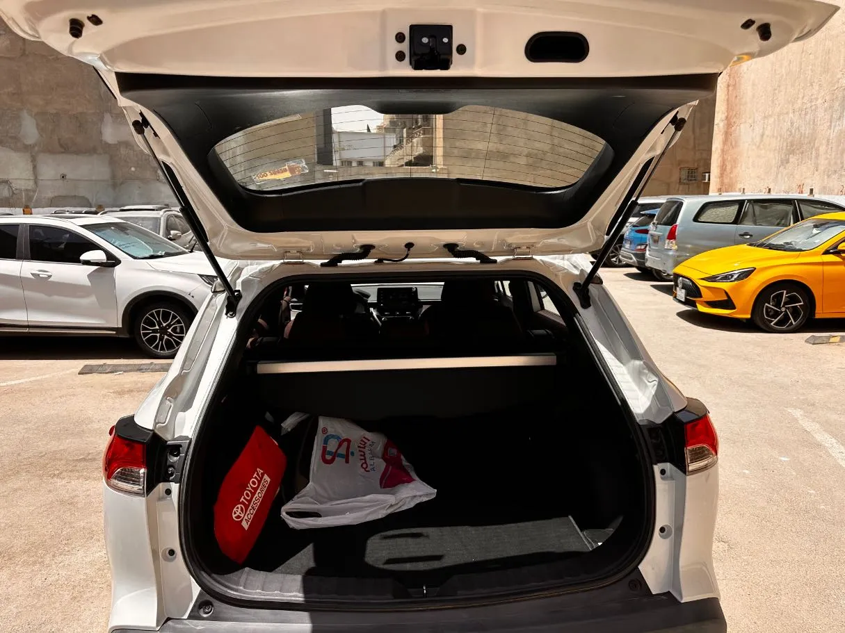 Car image 23
