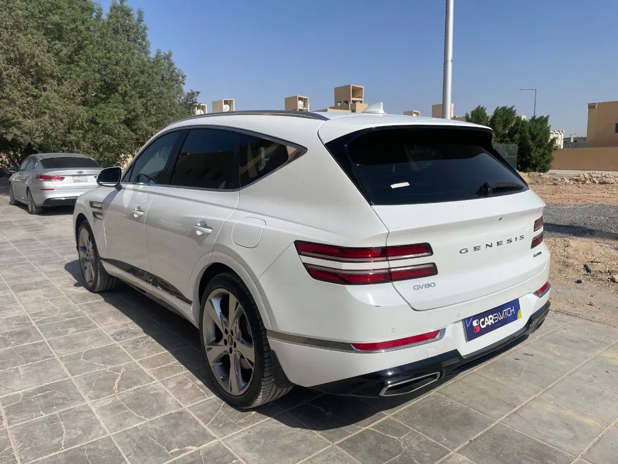 Car image 8