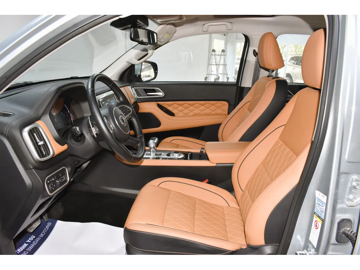Car image 5