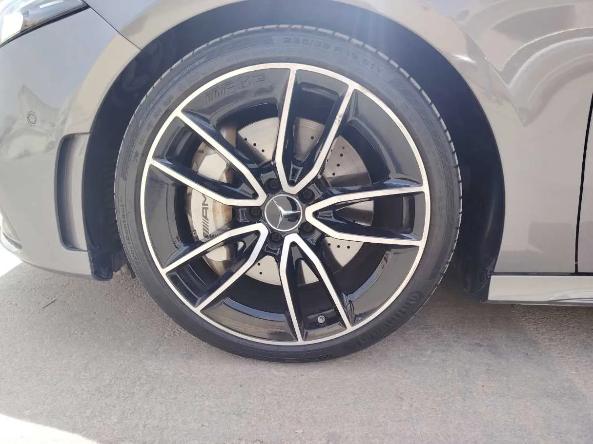Car image 10