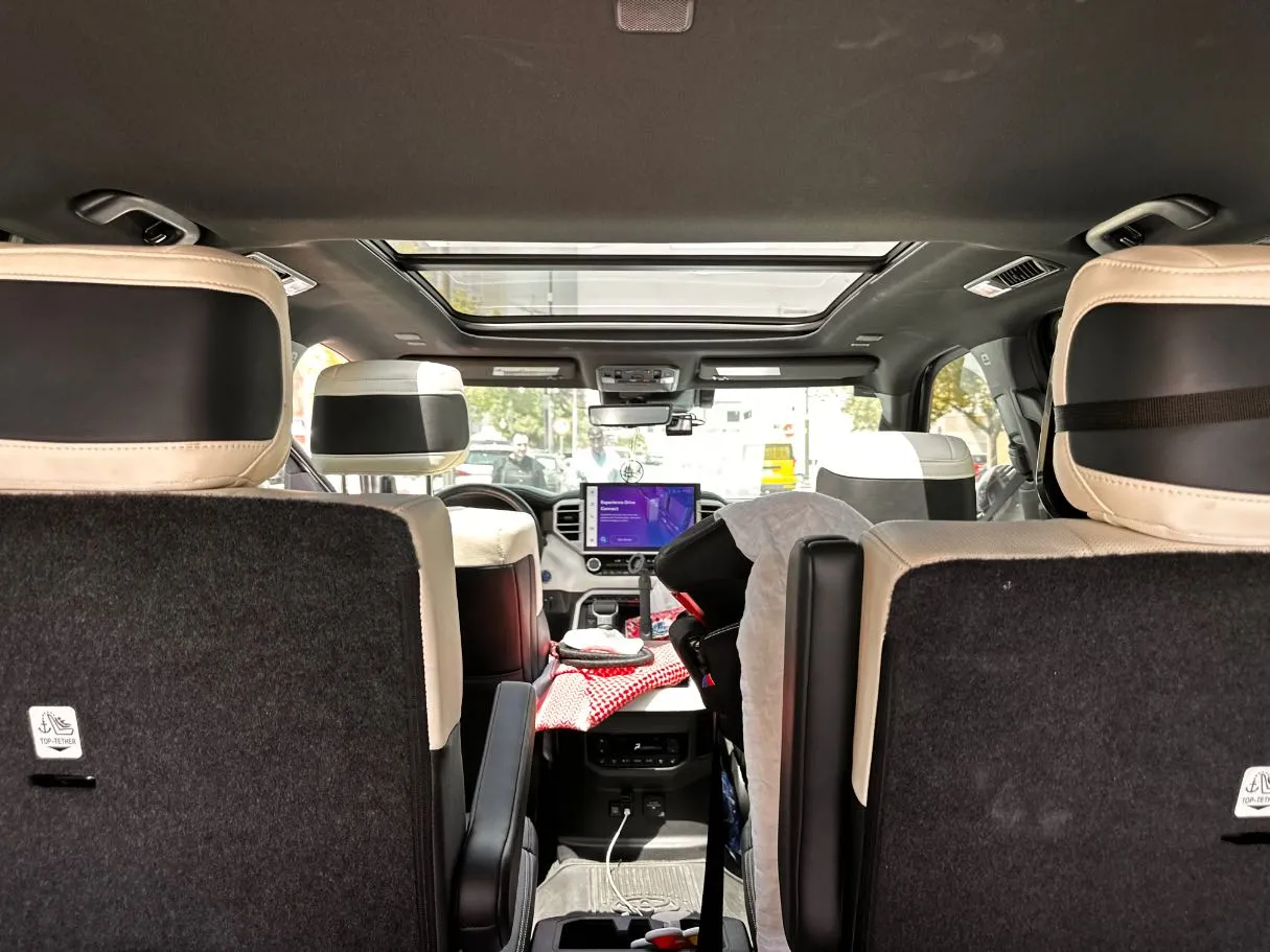 Car image 25