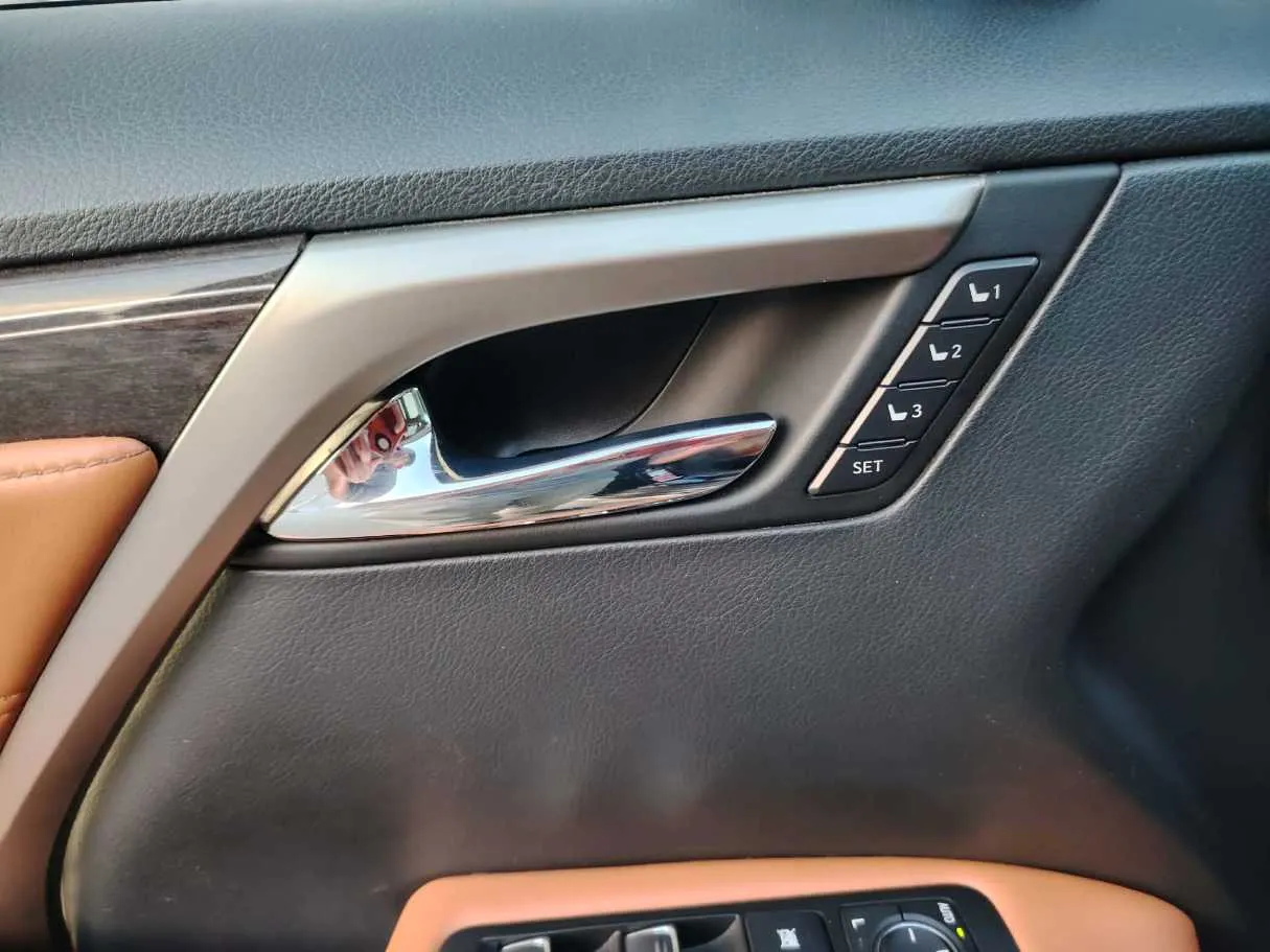 Car image 33