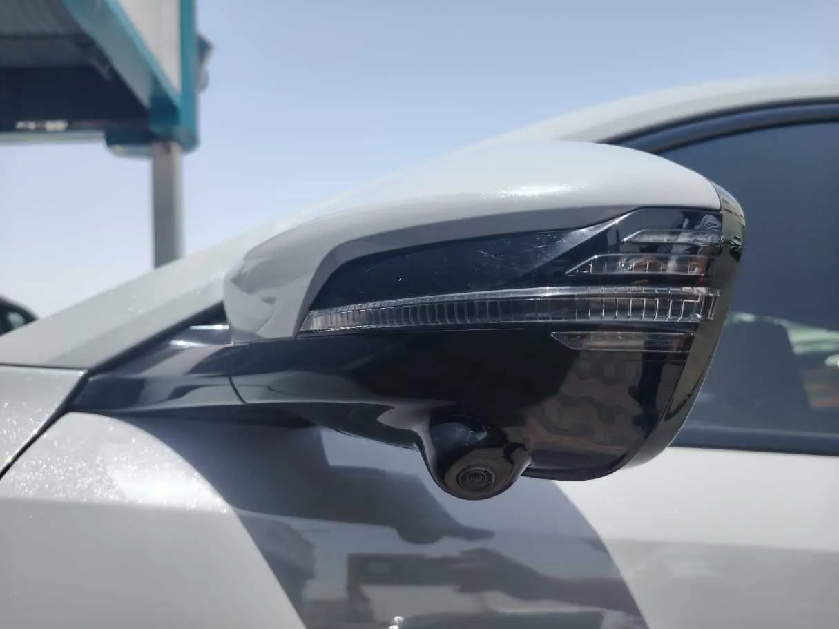 Car image 10