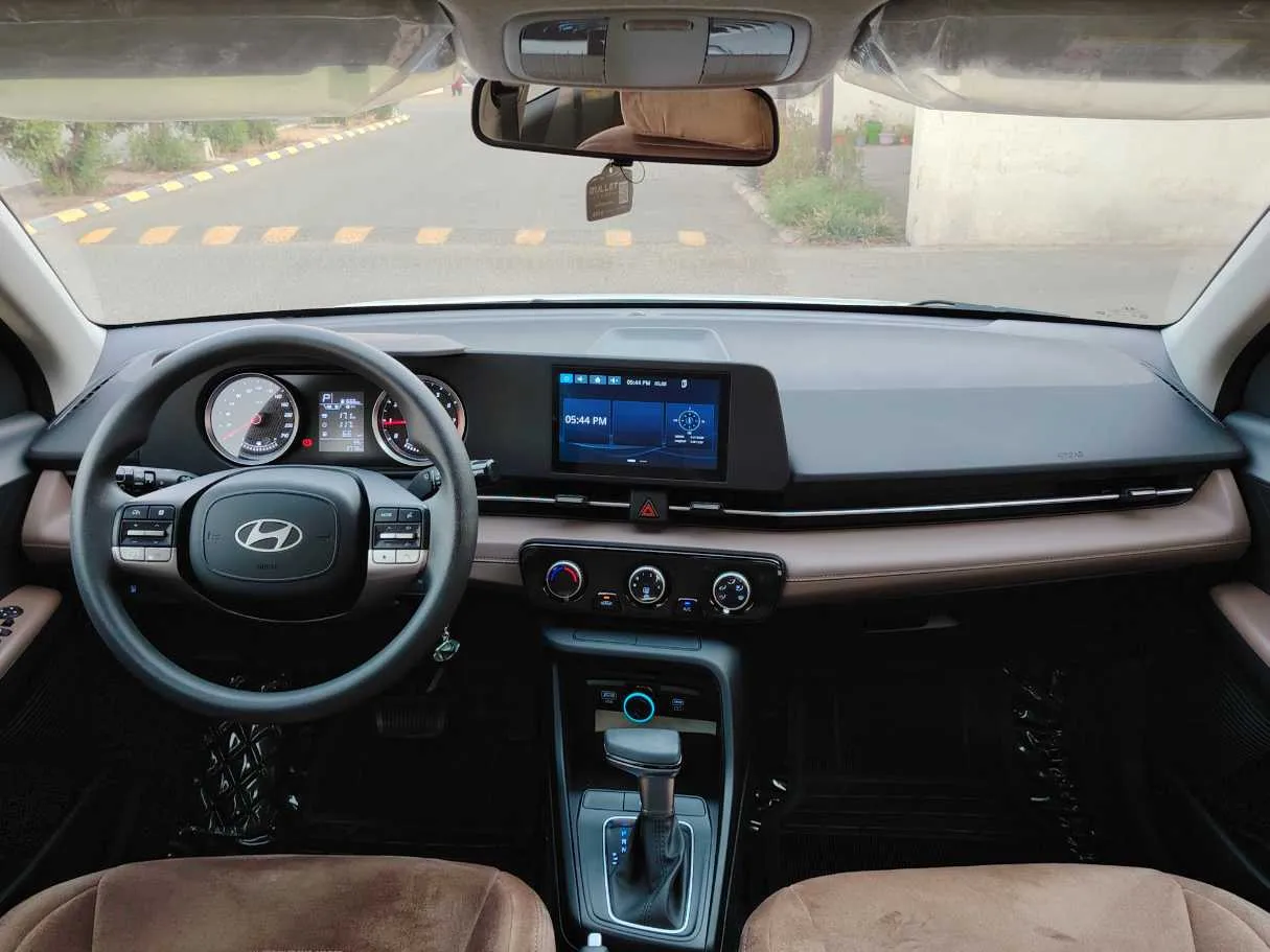 Car image 17