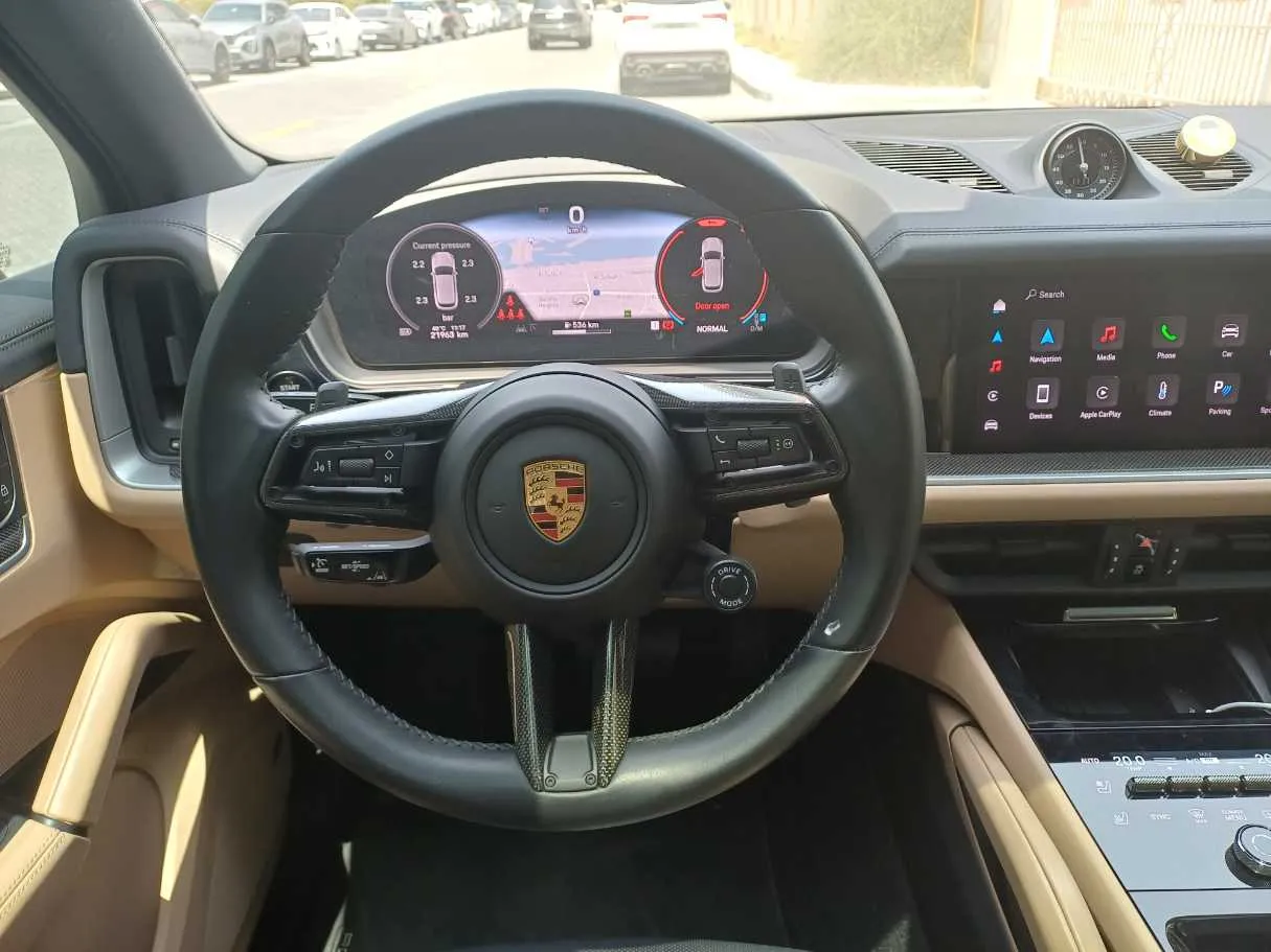 Car image 17