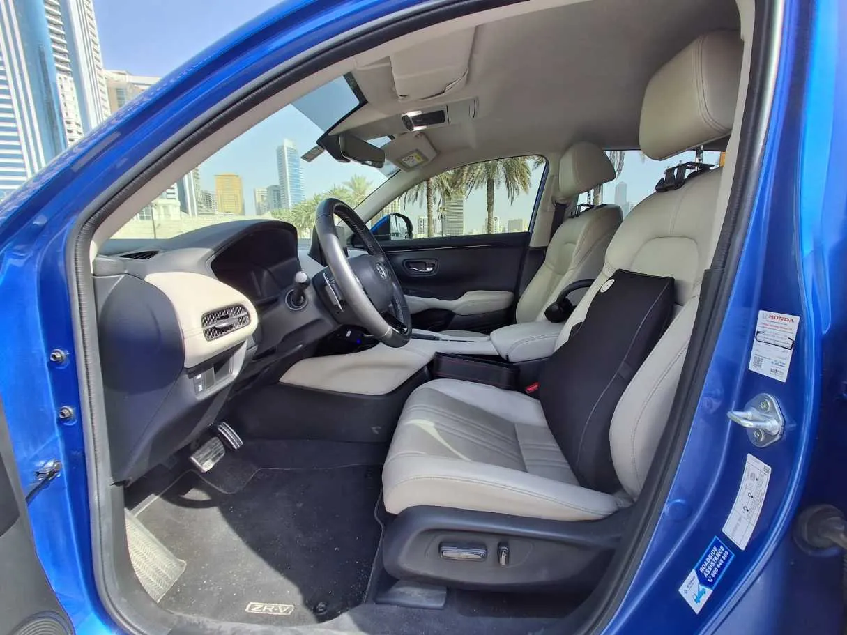 Car image 12