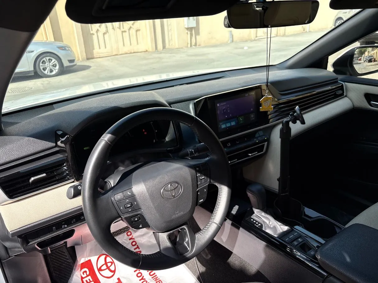 Car image 12