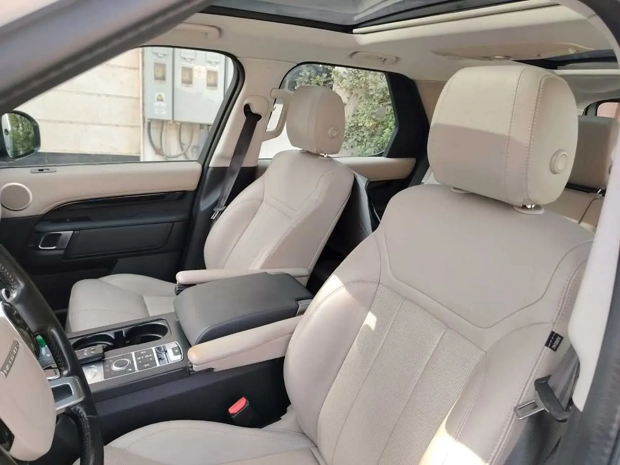 Car image 14