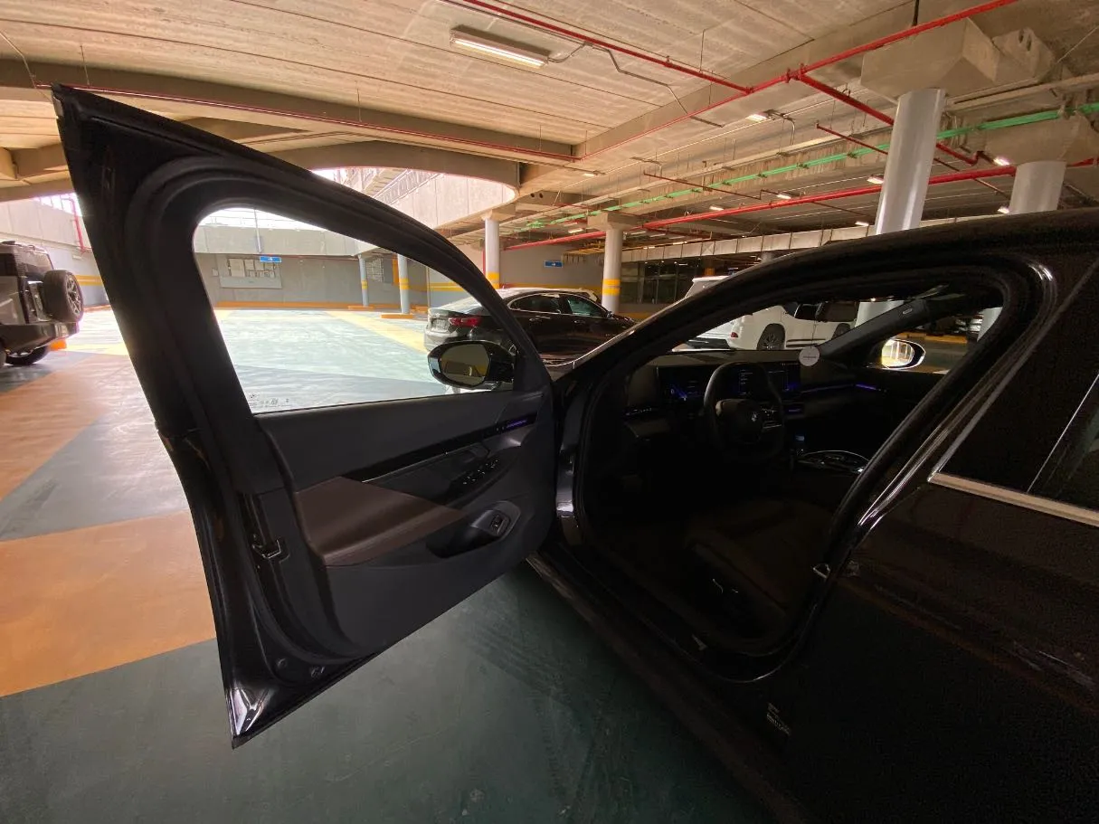Car image 10