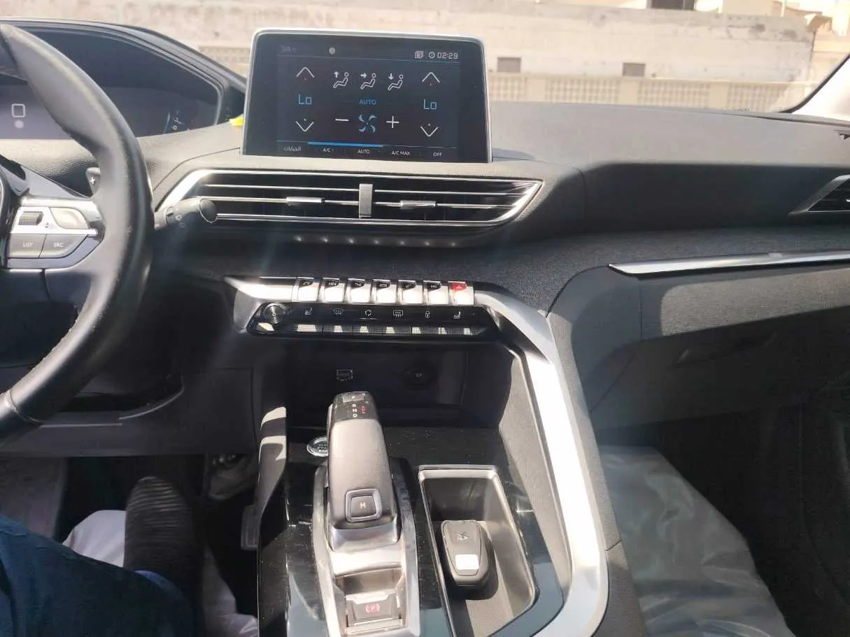 Car image 26