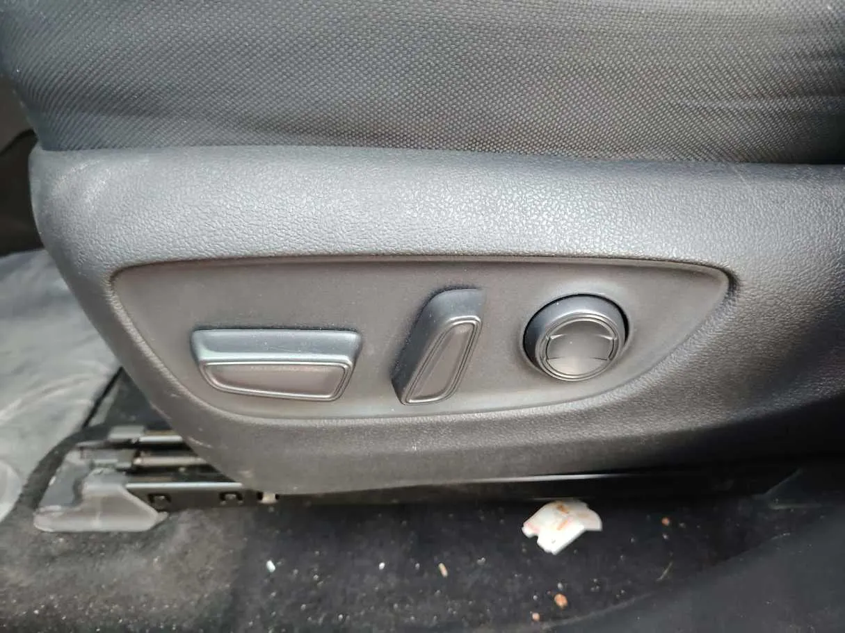 Car image 40