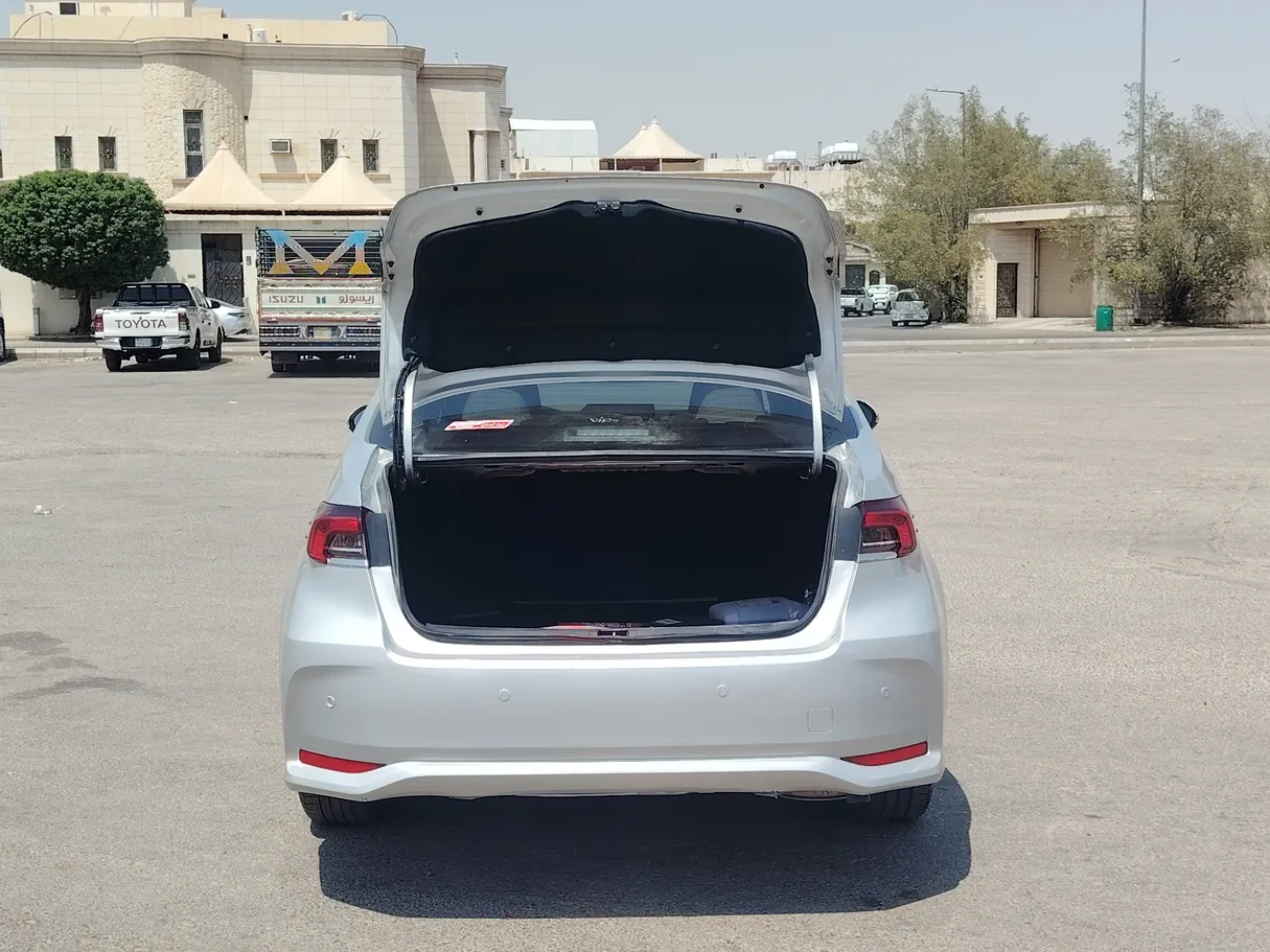 Car image 23