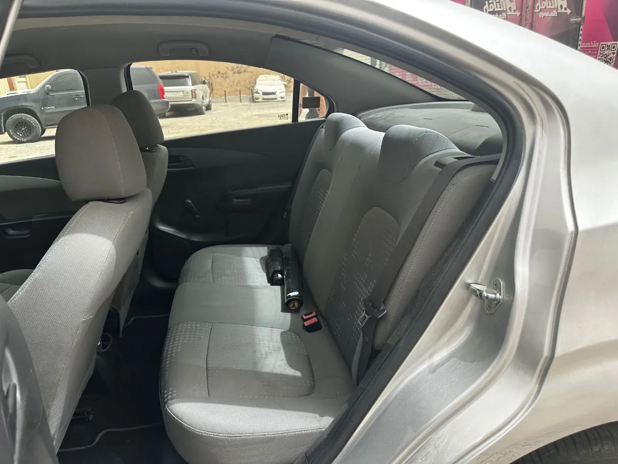 Car image 12
