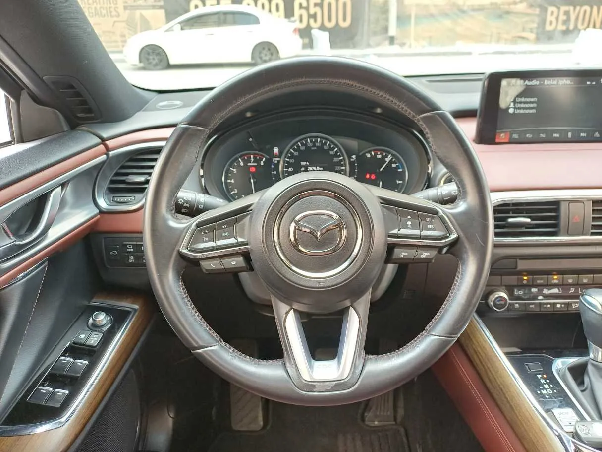 Car image 14