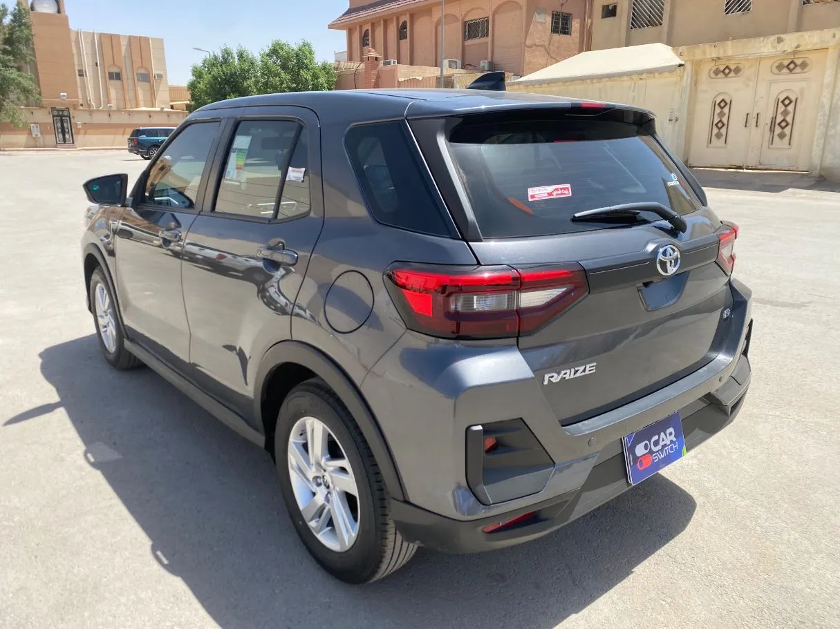 Car image 7